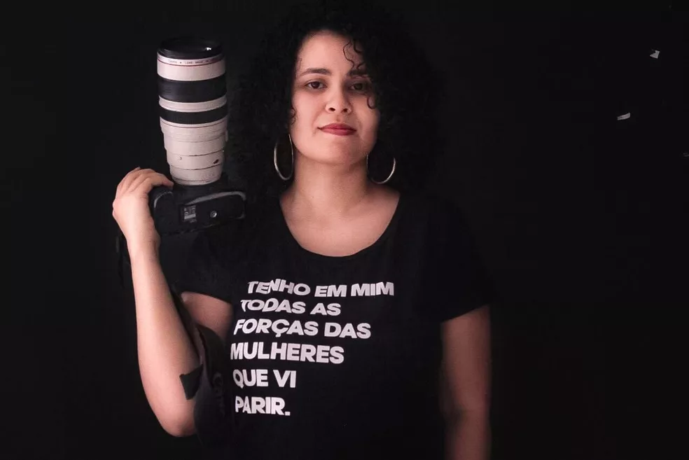 Mãe de três filhos, bióloga muda de carreira e se de dedica a fotografar partos no AC: ‘Cada história é única’