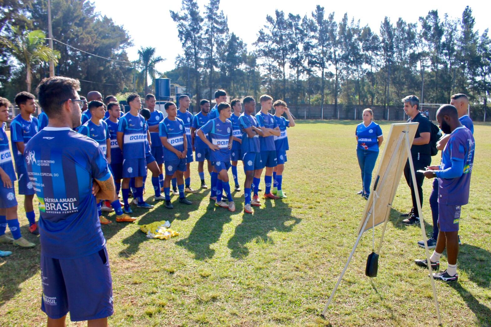 Coordenador de captação do Atlético Mineiro conhece estrutura do Dínamo