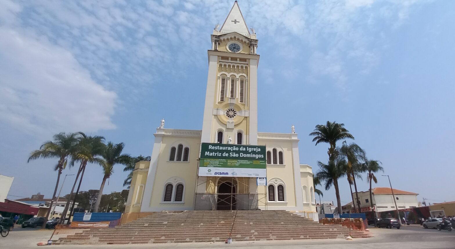 Nova pintura externa ressalta a beleza arquitetônica da Igreja Matriz