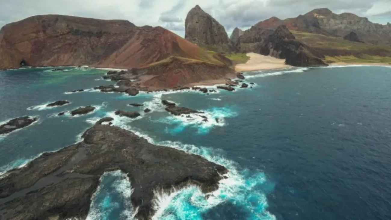 ilha-trindade-rochas-plastico