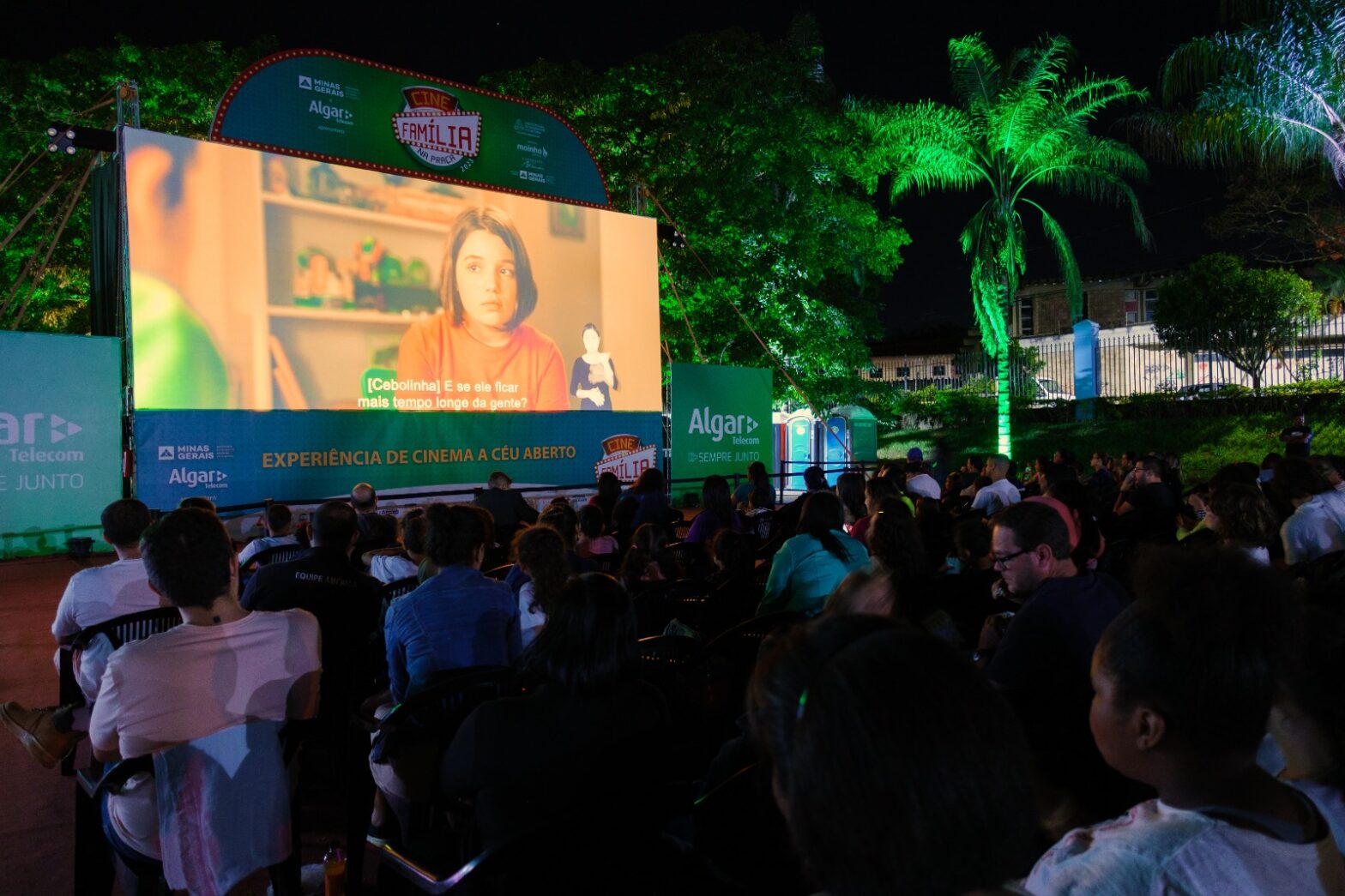 O Pátio da Fundação Cultural Calmon Barreto (FCCB) recebeu mais uma edição do projeto itinerante ‘Cine Família na Praça’, nesta quinta-feira (11)