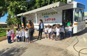 Biblioteca Móvel leva acesso à leitura de forma gratuita em todos os bairros de Araxá