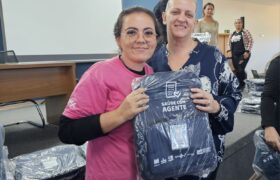 Prefeitura de Araxá realiza entrega de kits de uniformes para Agentes Comunitários de Saúde e de Combate às Endemias