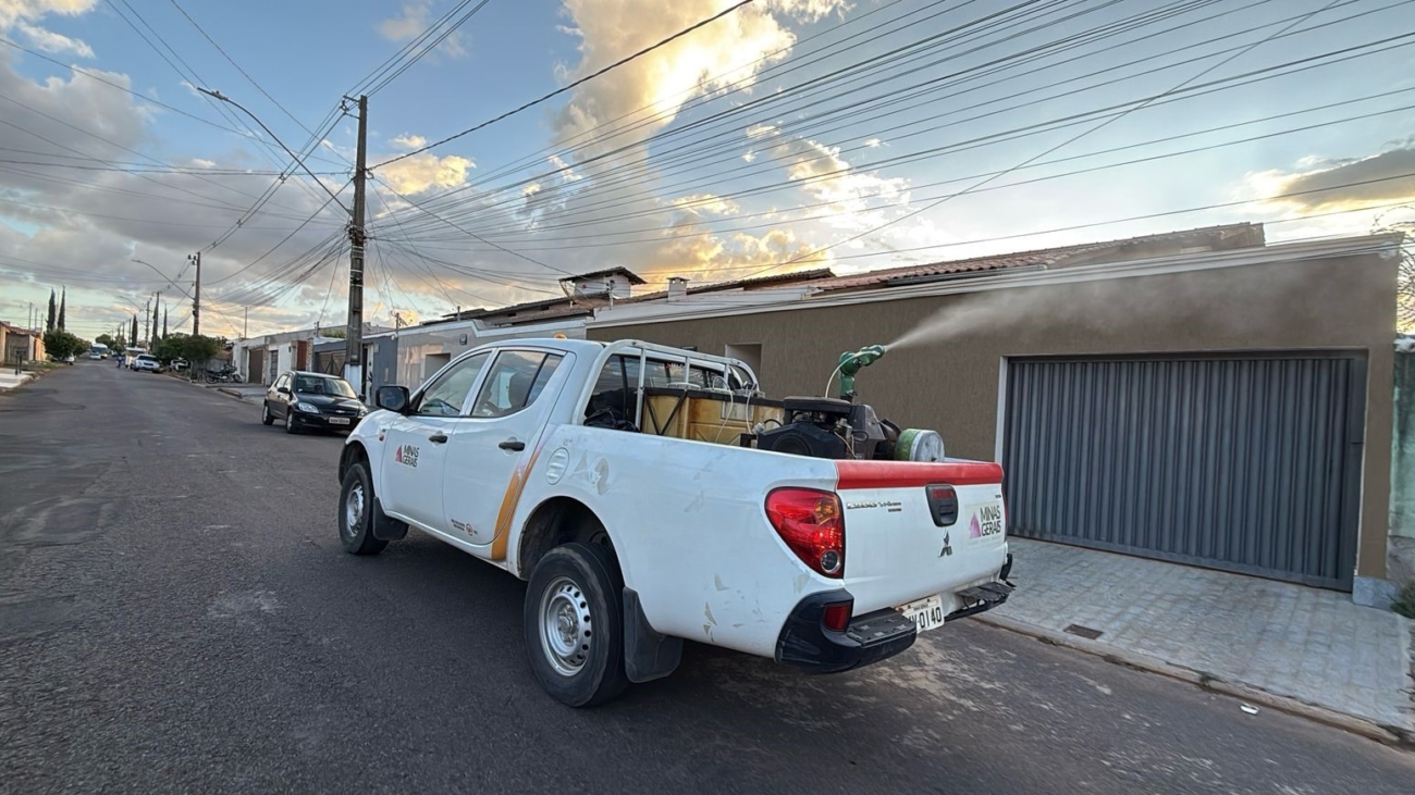 Araxá retoma aplicação do carro fumacê no combate ao mosquito Aedes aegypti